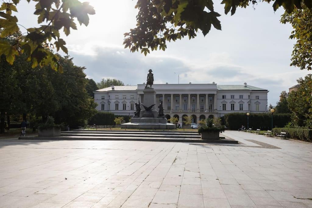 Apartment Spacious With Park View Warsaw
