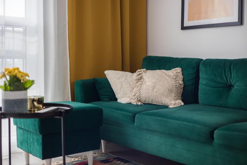 Apartment Spacious With Park View