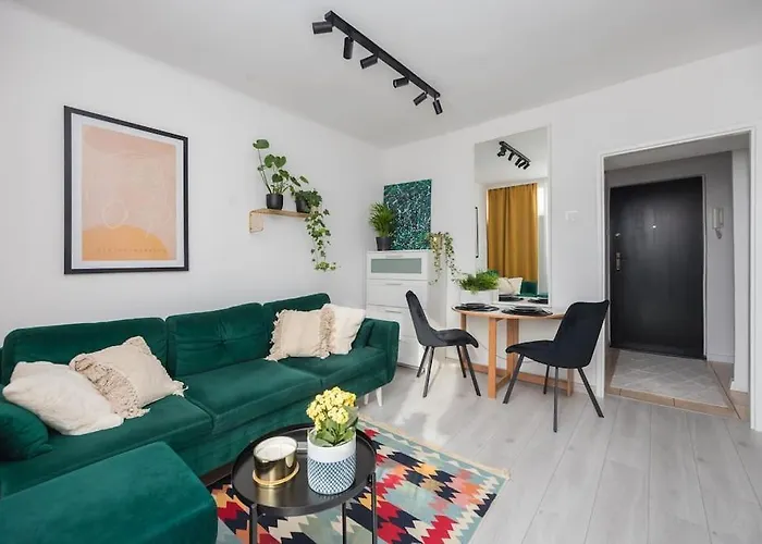 Spacious Studio With Park View
